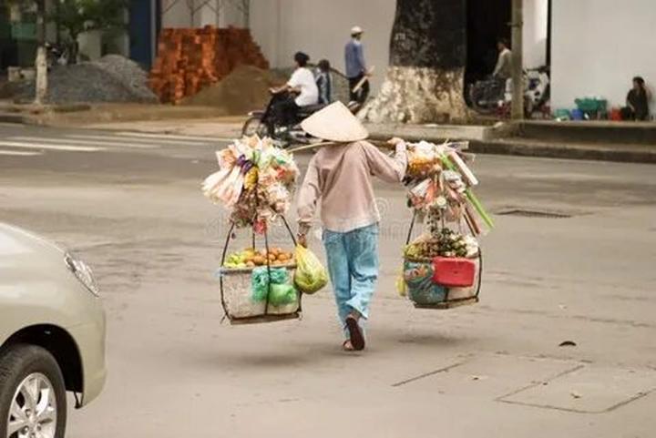 Huang Yoyo: Shop này dựa trên thiết kế basic, nhưng lại trẻ trung và phong cách.